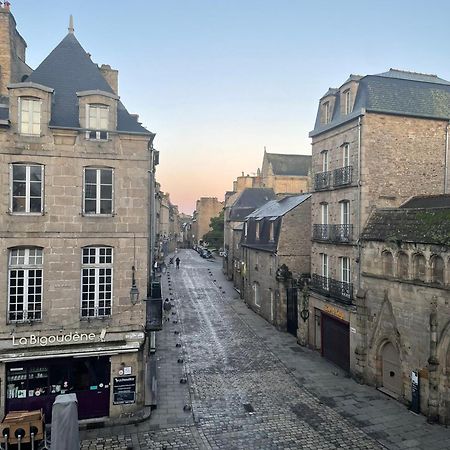 Spacieux Appartement Au Coeur Du Centre Historique De Dinan Eksteriør billede
