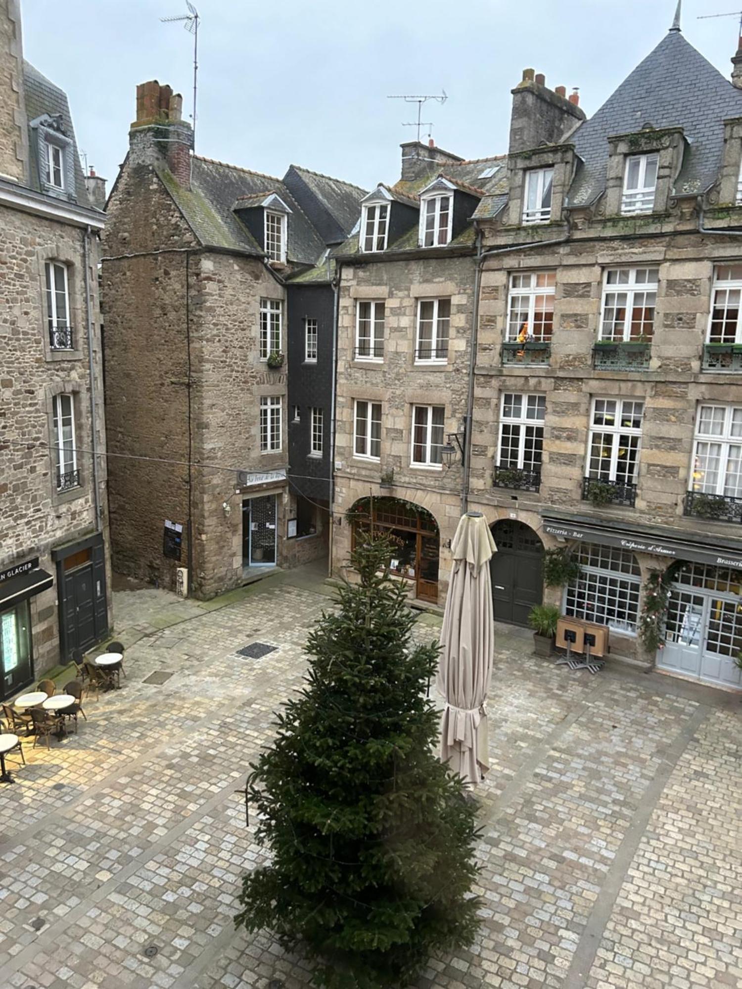 Spacieux Appartement Au Coeur Du Centre Historique De Dinan Eksteriør billede