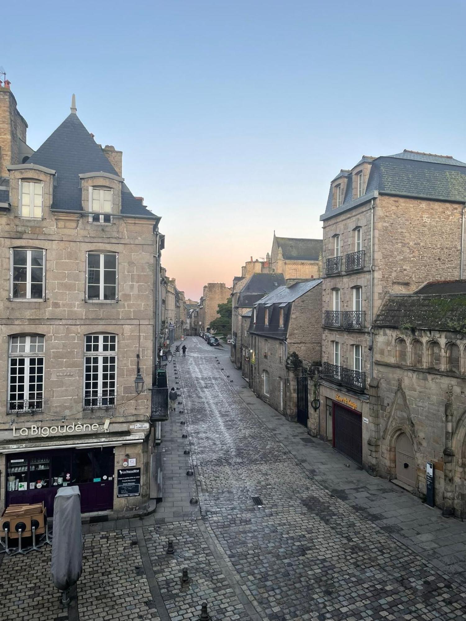 Spacieux Appartement Au Coeur Du Centre Historique De Dinan Eksteriør billede