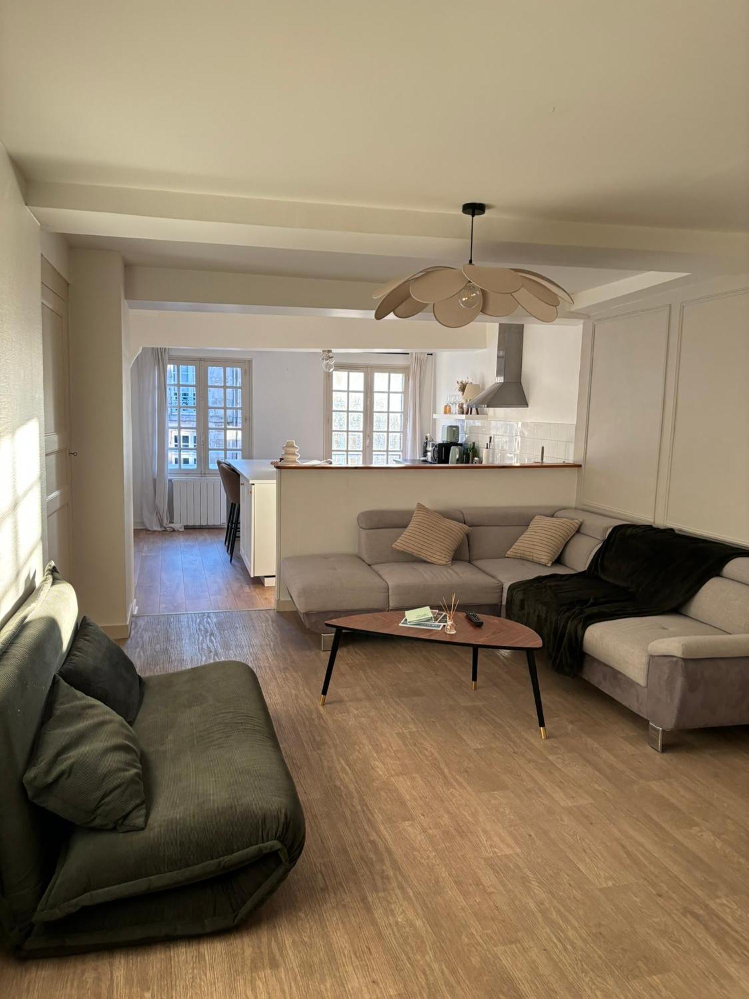 Spacieux Appartement Au Coeur Du Centre Historique De Dinan Eksteriør billede