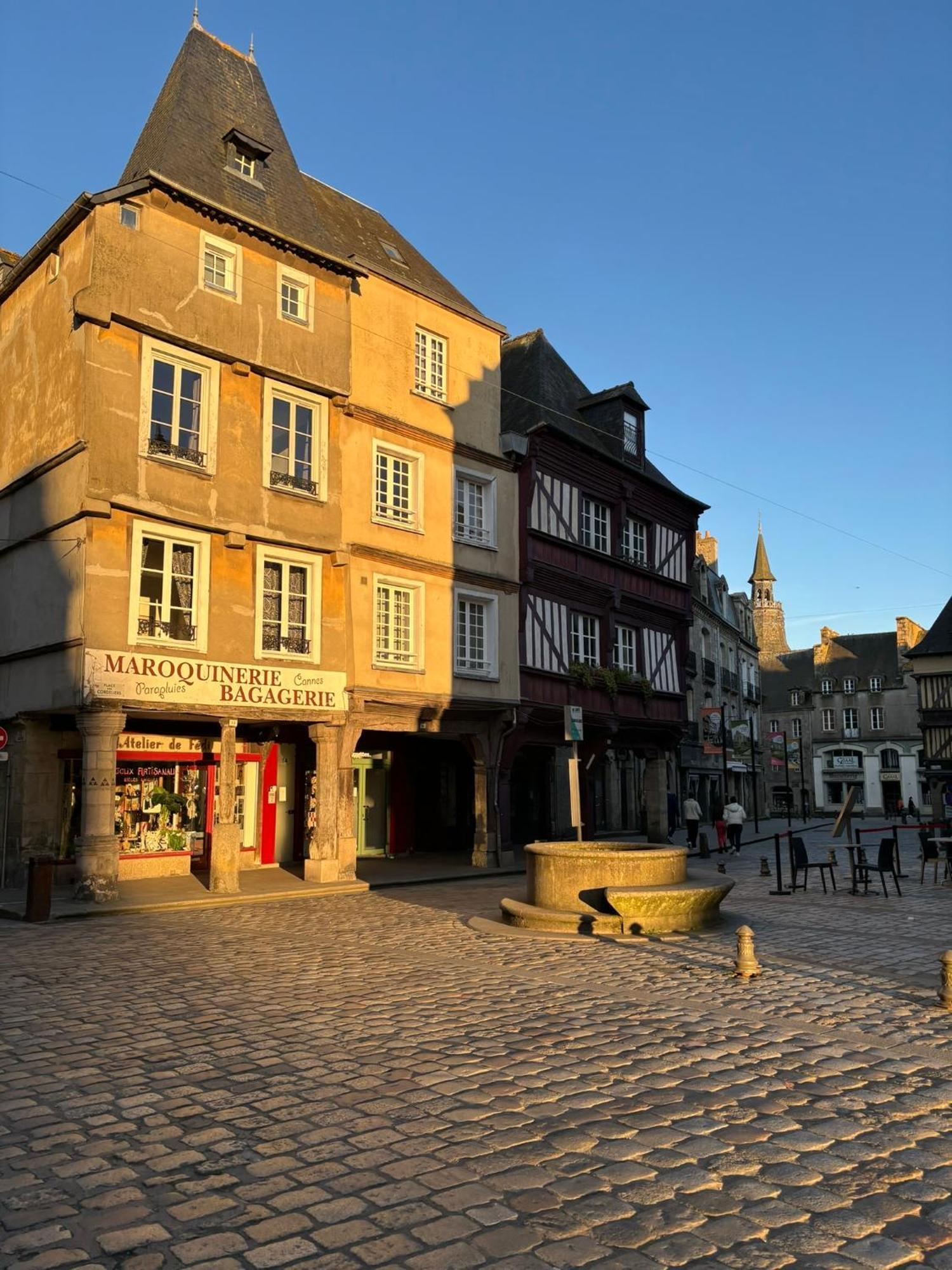 Spacieux Appartement Au Coeur Du Centre Historique De Dinan Eksteriør billede